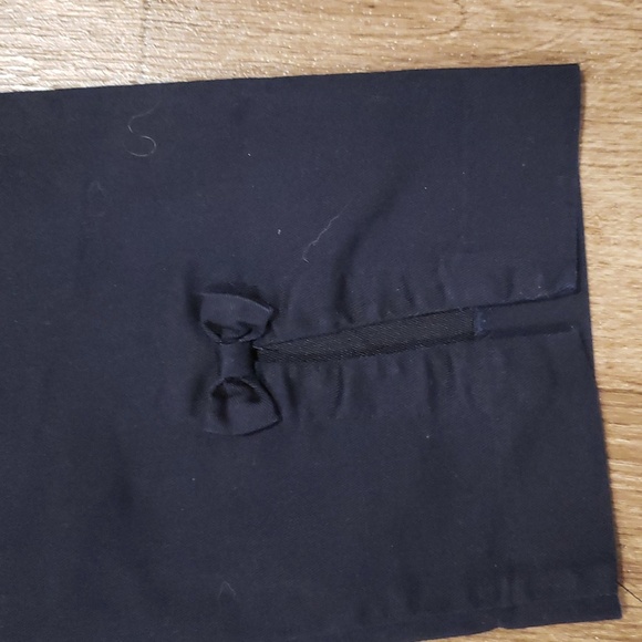 1 pair of Crown & Ivy capris - Picture 3 of 4